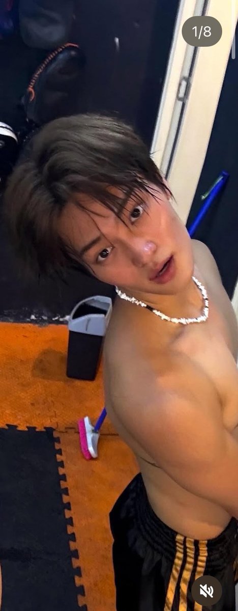 stan2manygroups's tweet image. I FALL ASLEEP EARLY AND WAKE UP TO MY 2 ULTS ASSAULTING ME 😭😭😭