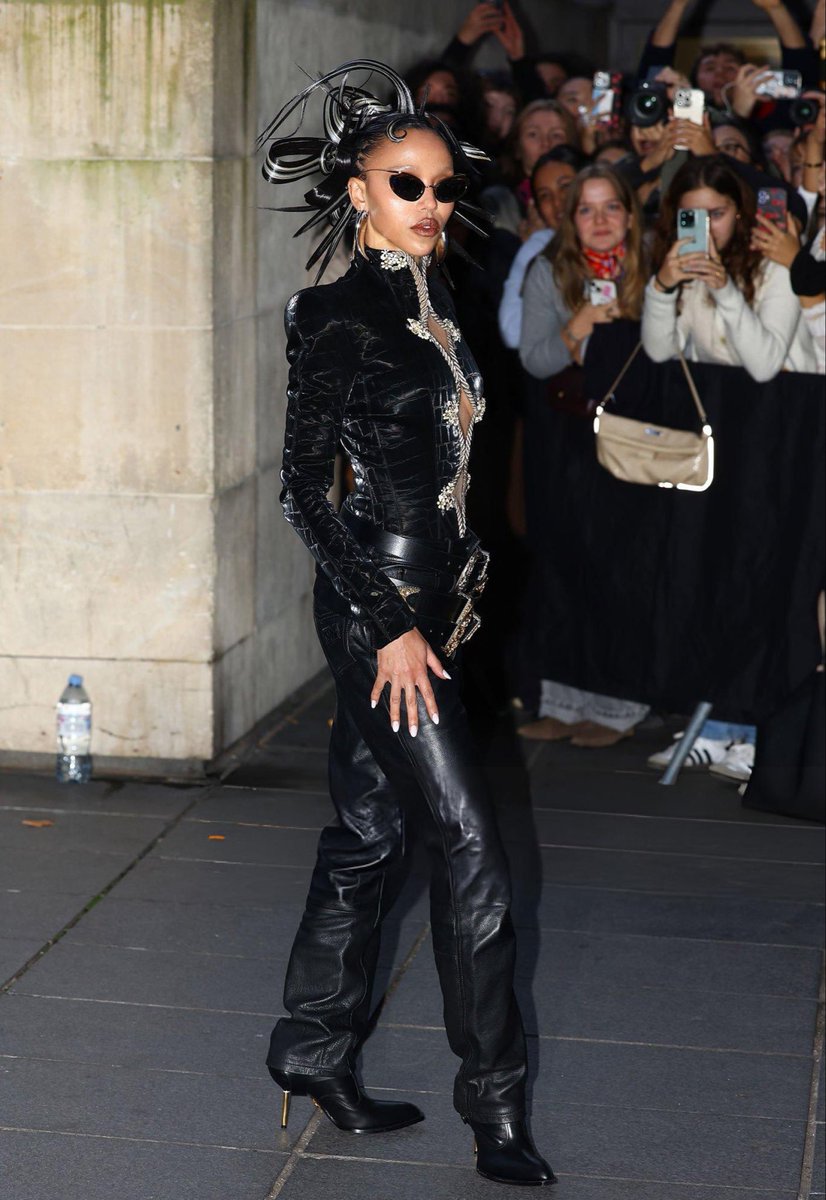 saintdemie's tweet photo. fka twigs attended both rick owens and schiaparelli fashion shows in under 30 mins! amazed by how both looks glam and all have 0 correlation with one another… her power… her whole team is so fabulous! https://t.co/FtBZ02Y4f2