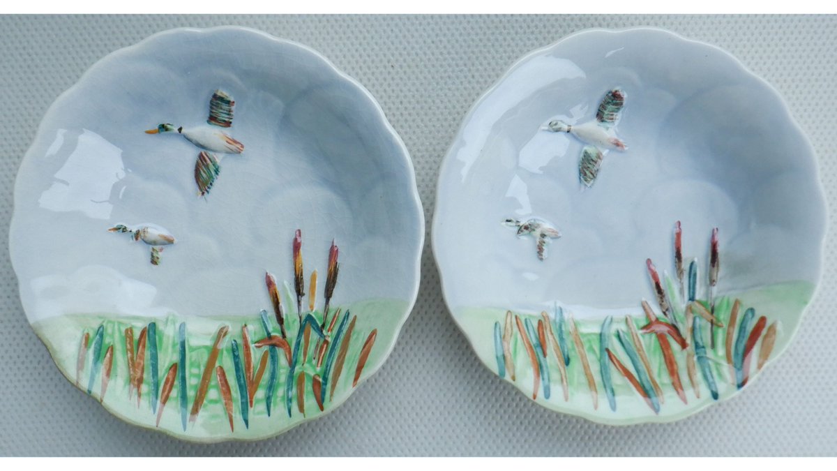 It's good weather out there.. for ducks. 🦆☔

Here we have 2 vintage small ceramic dishes featuring flying ducks. Made in Staffordshire by Shorter &amp; Son Ltd. 12 cm in diameter. 🦆

🛒 ebay.co.uk/itm/3053376090…

 #Vintage #Ducks #VintageFind