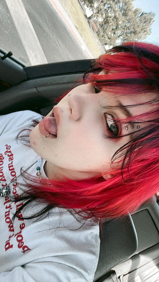 spooky 🎸 tweet media