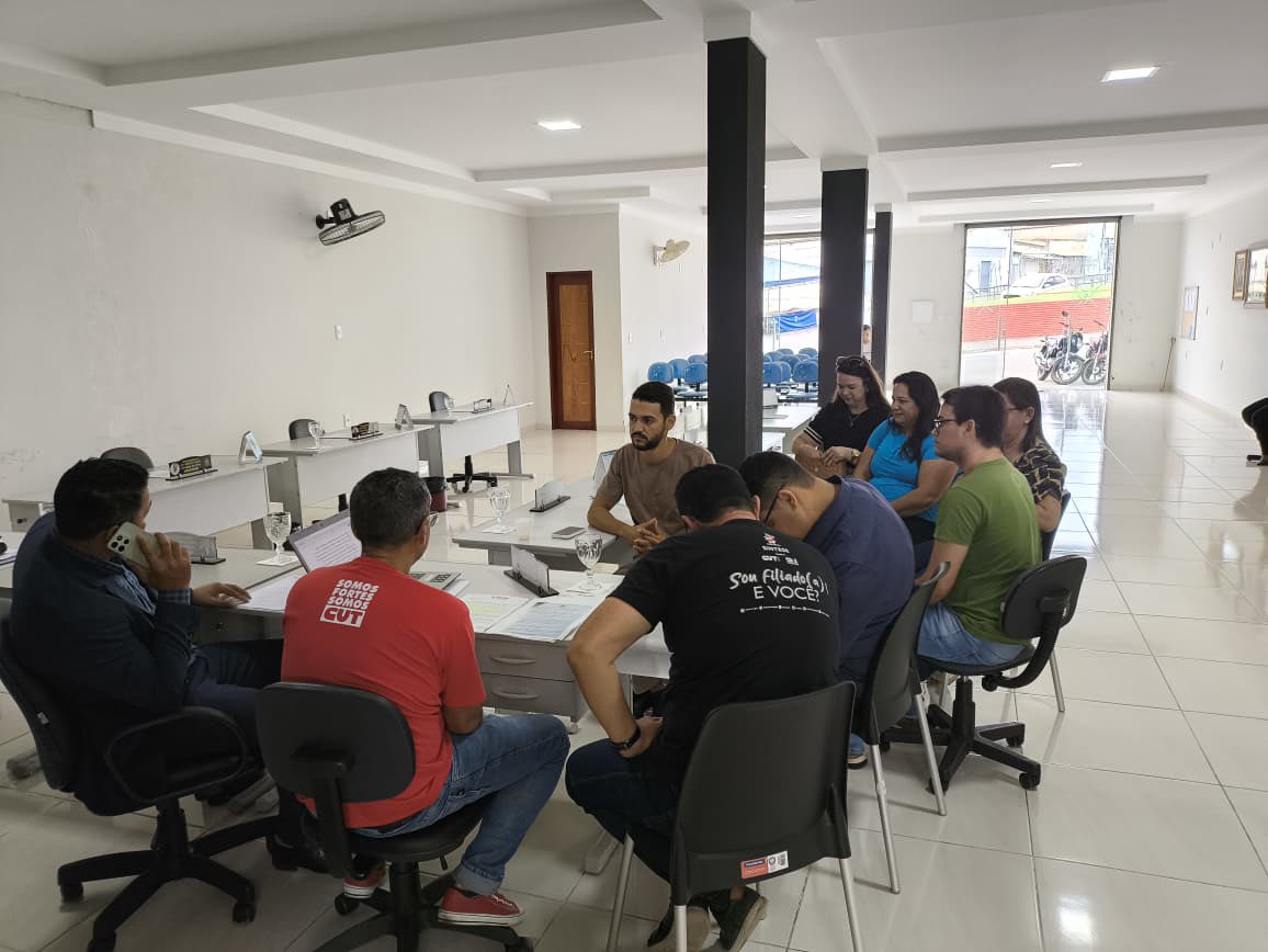 sintese's tweet photo. Professoras e professores de N. Sra. de Lourdes buscam diálogo com vereadores para barrar Projeto de Lei que visa rebaixar o auxílio transporte. ⚖️

Leia mais em: https://t.co/2yeuwAE2AQ https://t.co/zo8vDPaEGA
