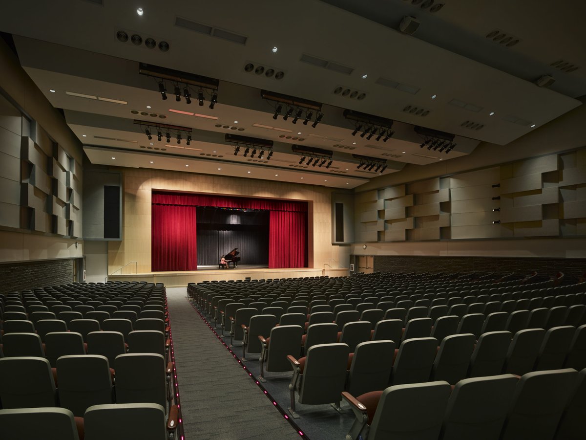 NewJerseySDA's tweet image. FACILITY FRIDAYS! Today we take a look back at the Phillipsburg High School that opened to students in 2016. The new, 330,000 square-foot facility was designed to educate 2,170 students in grades 9 through 12. #NJSDA #NJSchools #PhillipsburgNJ