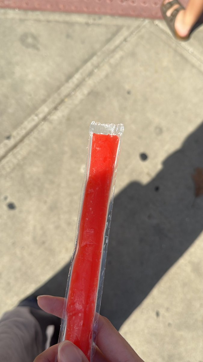 palebloodk's tweet image. I got a popsicle for donating for families in gaza #win