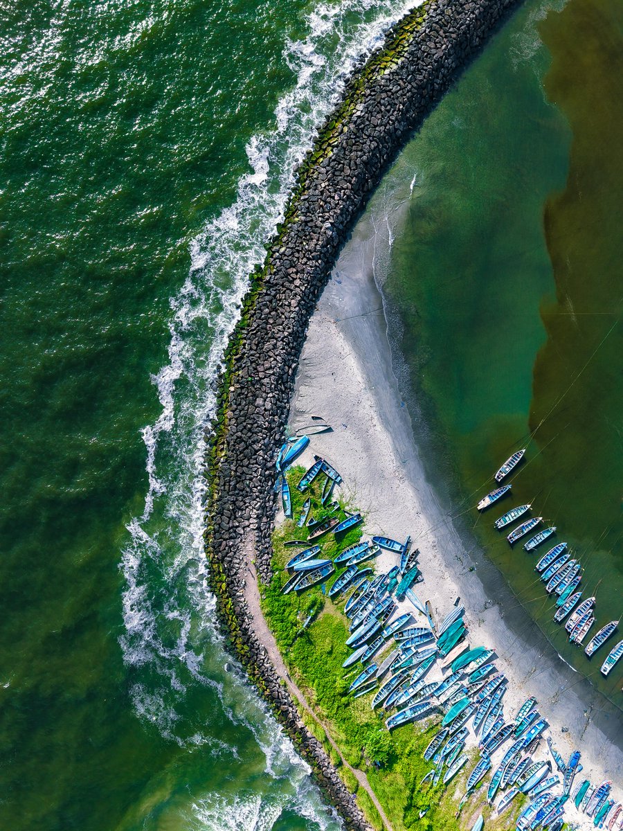abveekshith's tweet image. Photography isn’t just pressing a button it’s vision, timing, and storytelling that can’t be replicated.

Ocean Pulse is now live on FND, 1/1 available at 0.15 ETH. 

Who’s ready to begin? 🌊✨

Link 📎📎