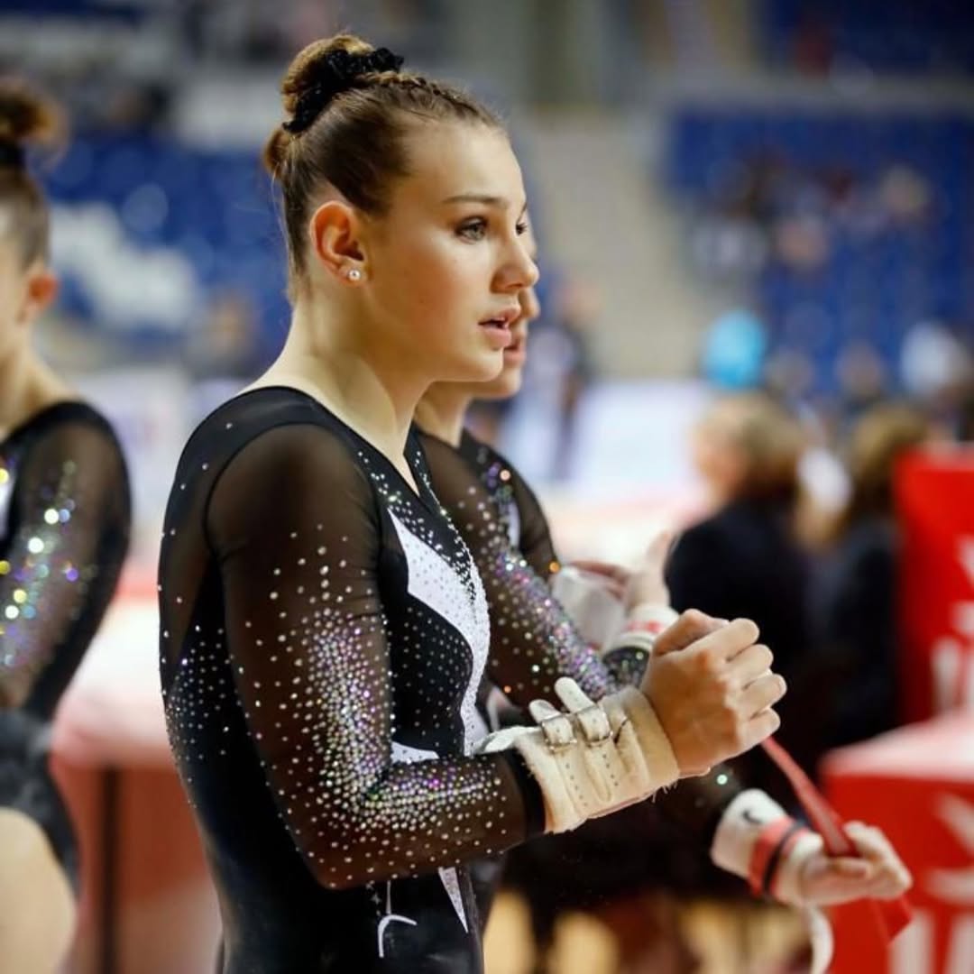 Gracias, Anahí de la Paliza, Vega Chichón, Marta Gómez y Saínza García  por vuestra gimnasia y por hacernos vibrar con el equipo del <a href="/cgapozuelo10/">cgapozuelo</a> en la Liga Iberdrola de GAF durante tantas temporadas. 💖 Es difícil compaginar la gimnasia artística y la universidad en España.