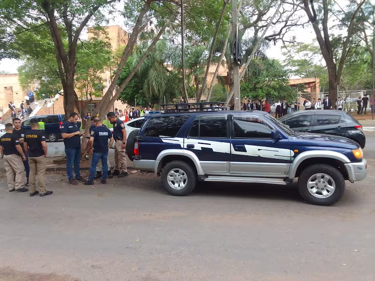▶️¿EL ESTADO LO ABANDONÓ? | 😡

🔴La exparlamentaria <a href="/desimasi2/">😷Desirèe Masi Jara.</a> dijo que el Gobierno entregó al militar Guillermo Moral a los sicarios y pidió la salida de ministros.

💥Asegura que el fallecido denunció que ya habría sufrido una emboscada, pero autoridades negaron que exista una