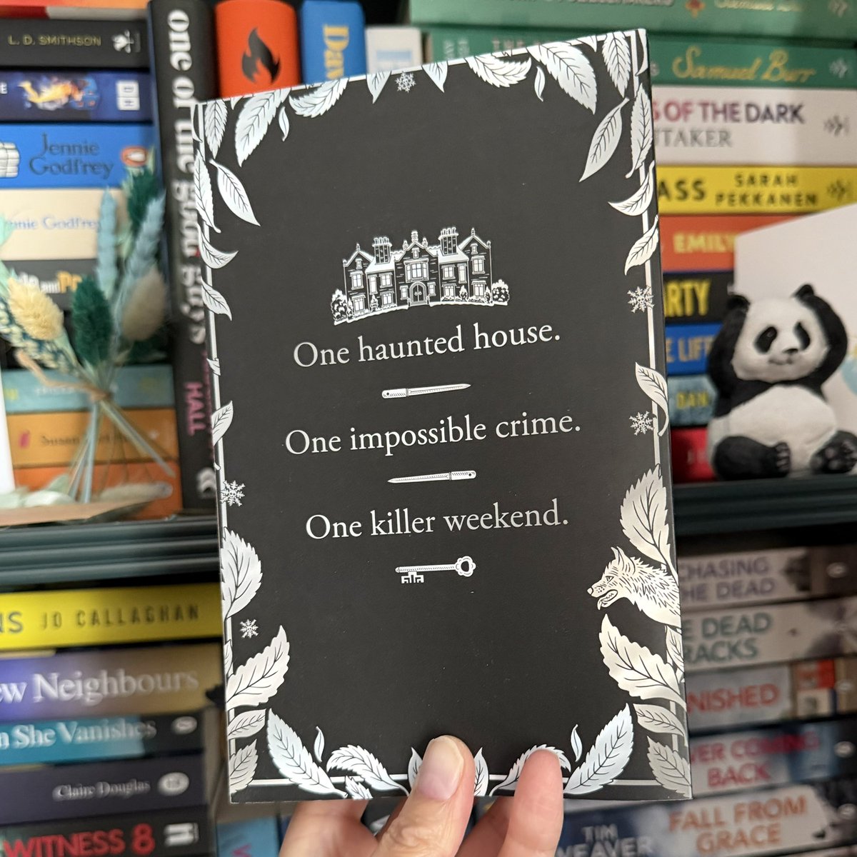 shonaholmes23's tweet photo. 📚📮#BookPost📚📮

A spooky delivery to match the gloomy weather today with this copy of #MurderMostHaunted by @emmawritesagain 

A perfect October murder mystery read by the sounds of it! 🎃 

Huge thanks to @TransworldBooks @emma_fairey for sending 📖

#BookTwitter #Bookblogger https://t.co/uIyQUBkEW3