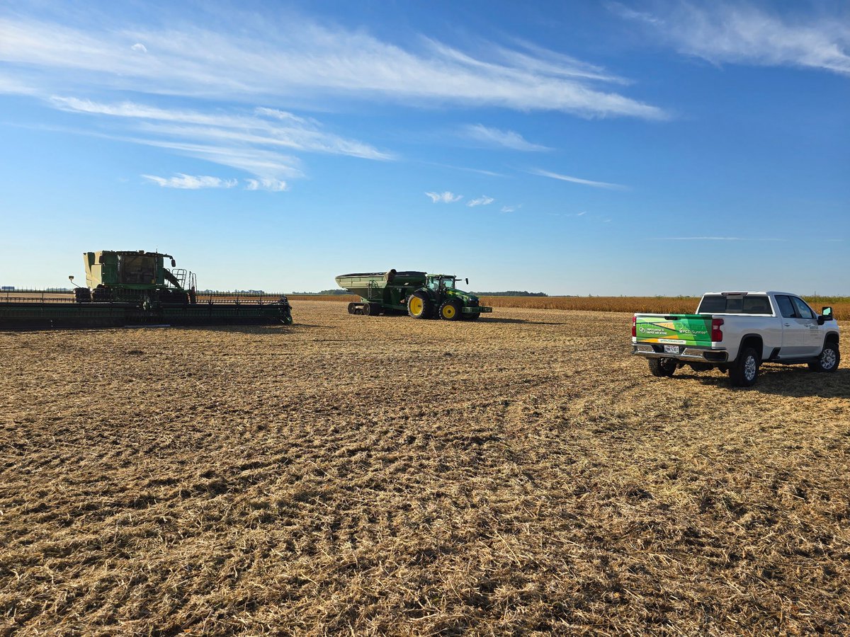 SunriseCoopOH's tweet image. A beautiful day to take off a #soybeanplot in Clinton County, Ohio. #XitavoSoybeans yielding nicely!

#PCTSunrise #Folrfeed #StandUp #BioBuild @BASF #harvest25 #SunriseCooperative
