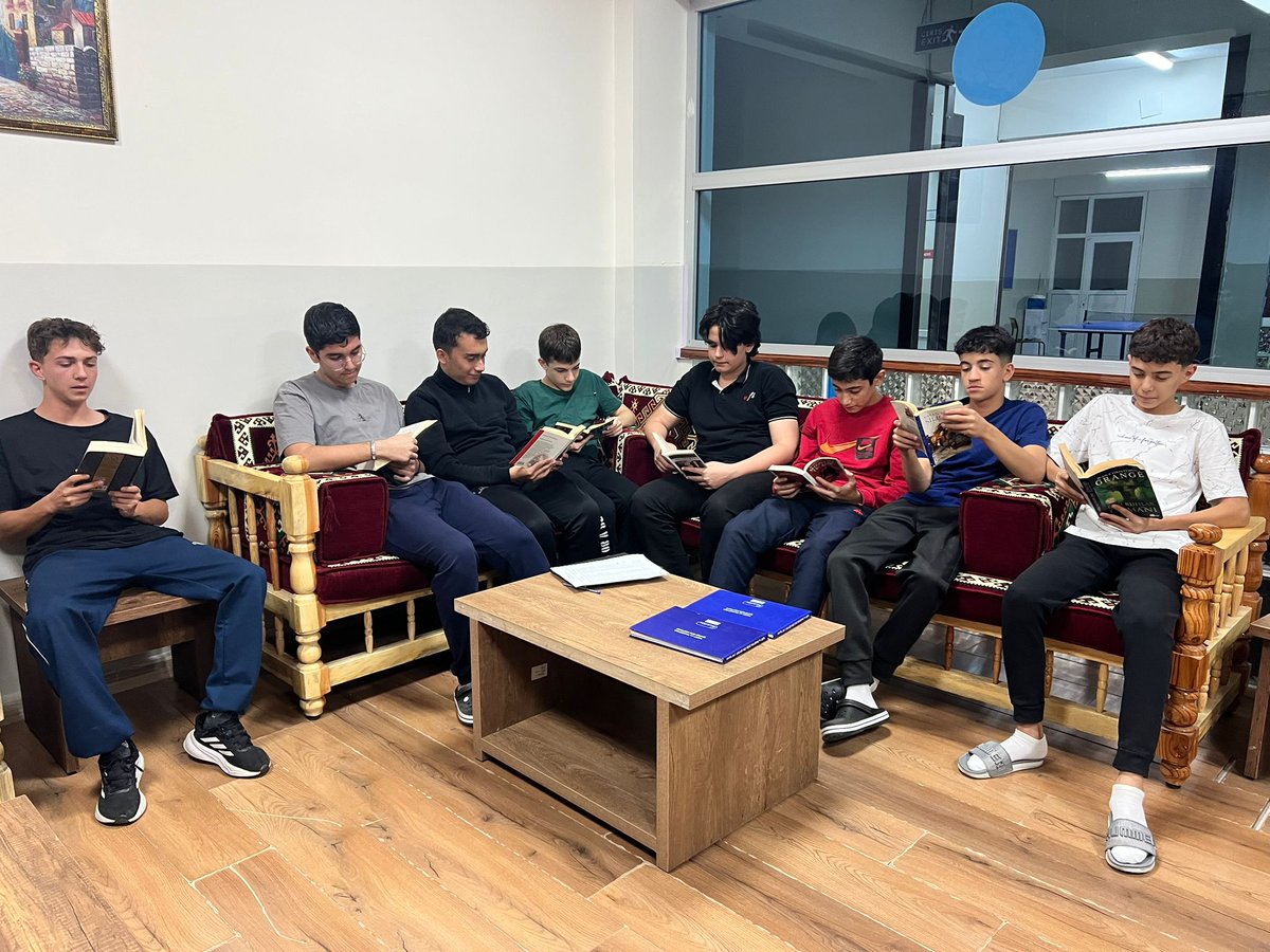 VehbiFen's tweet photo. 📚 Okuryazar Gaziantep Projesi ile Aile Soframızda Kitap Var! 📚
Aile Yılı kapsamında aile bağlarını güçlendirmeyi ve Türkiye Yüzyılı Maarif Modeli vizyonuyla her yaşta, her yerde okuma kültürünü yaygınlaştırmayı hedefleyen bu güzel projede biz de varız. #OkuryazarGaziantep https://t.co/xmwTW4pcNm