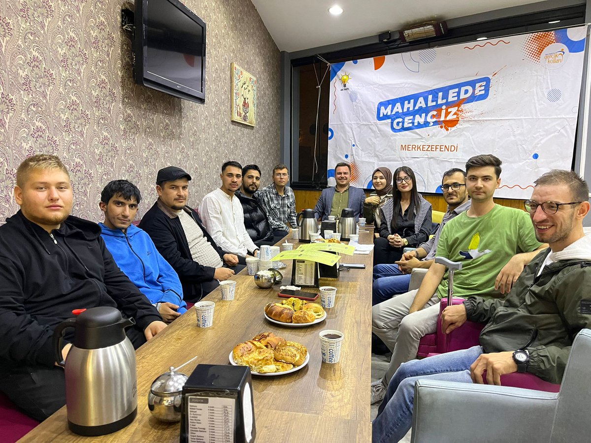 📍Sümer Mahallesi

Mahallede GençİZ programı kapsamında Gençlerle bir araya geldik aramıza yeni katılan arkadaşlarımızla tanıştık.Hoş sohbet ettik katılan gençlerimize teşekkür ediyoruz.🙋🏻‍♂️💪