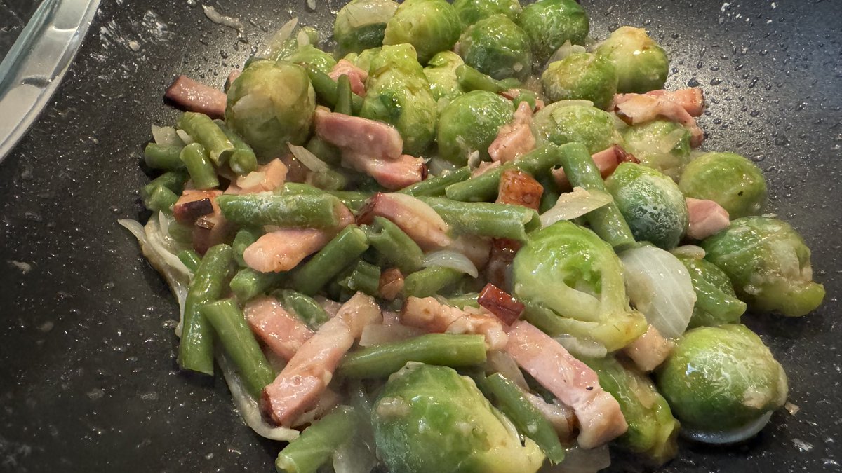 Ik maak iets met spruitjes en sperziebonen. Als dat maar goed komt….