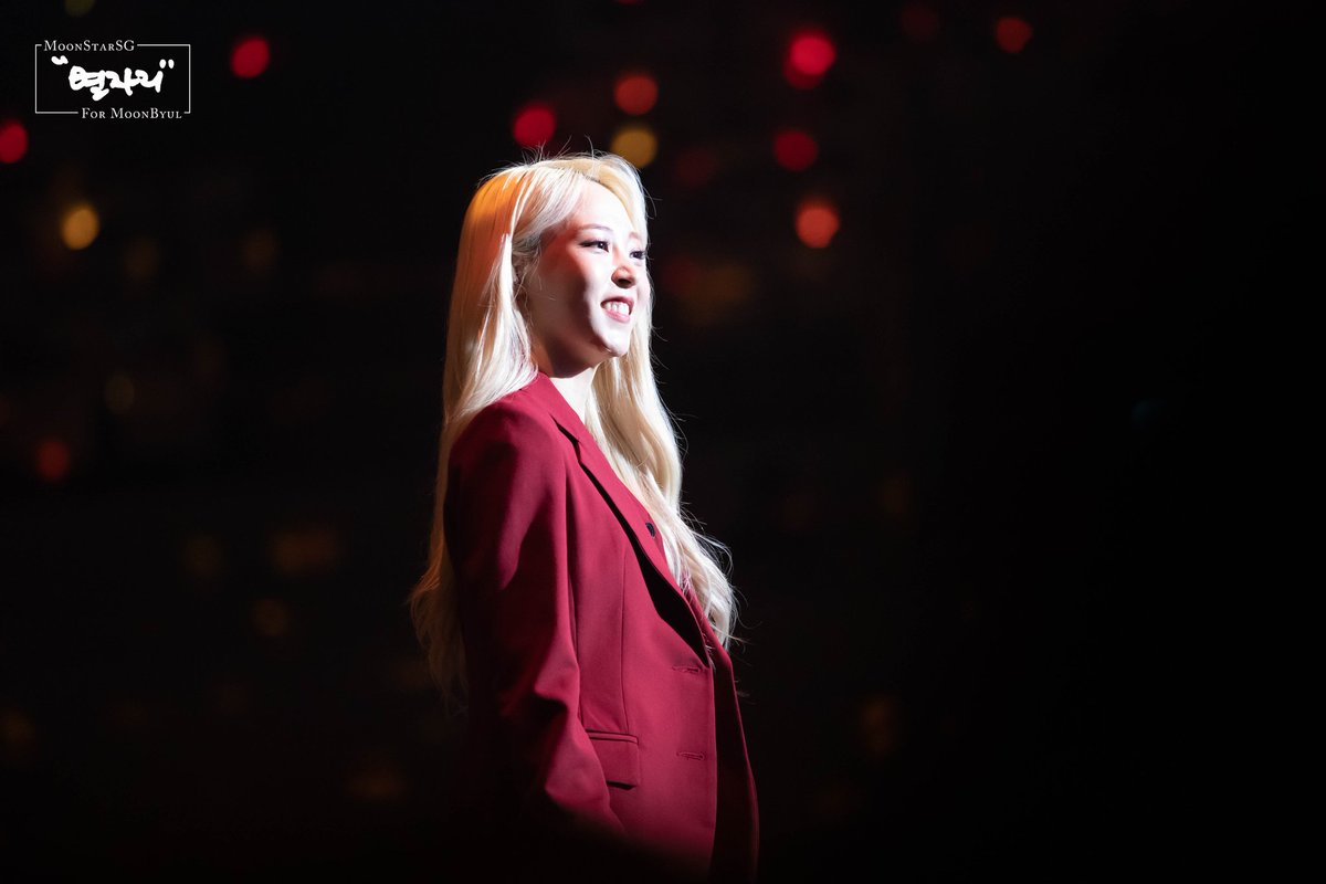 MoonStarSG's tweet photo. 항상 언니와 함께 서 있고, 온 마음을 다해 사랑하고, 전적으로 믿어요! 왜냐하면 언니는 제 인생에 빛을 주는 사람이니까요! 언니, 정말정말 사랑해요❤️
#마마무 #문별 #문스타 #MAMAMOO #MoonByul #MoonStar #文星伊 #玟星 https://t.co/SyPhLYf3vT