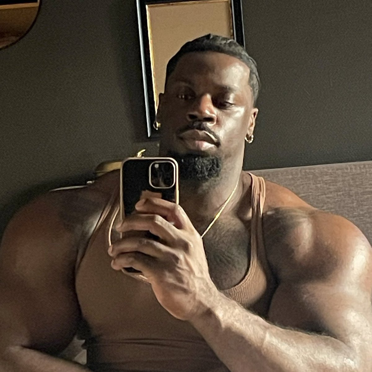 𝐆𝐨𝐫𝐢𝐥𝐚, 𝐭𝐞𝐮 𝐩𝐚𝐢𝐳ã𝐨 𝐩𝐫𝐞𝐭𝐨, 𝐬𝐞𝐦 𝐥𝐢𝐦𝐢𝐭𝐞𝐬, 𝐠𝐚𝐲