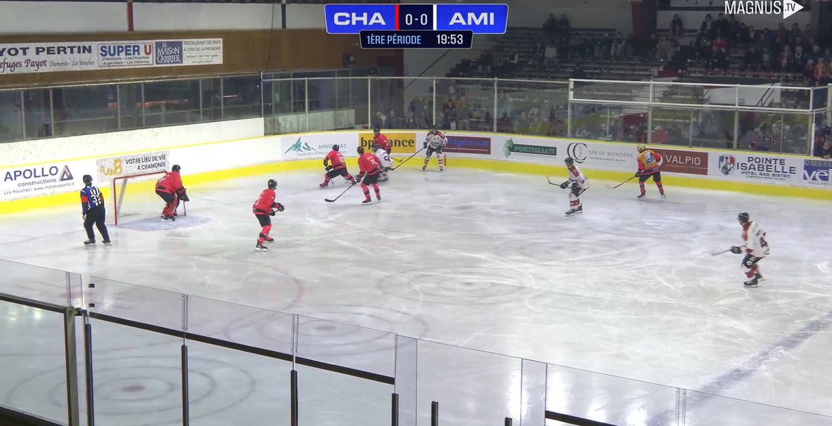 LigueMagnus's tweet photo. En tunique pour Octobre Rose, les @PionniersHockey lancent la rencontre face aux @Gothiques_AHE !

#SLMHockey #CHAAMI https://t.co/JbaU6BmuEF
