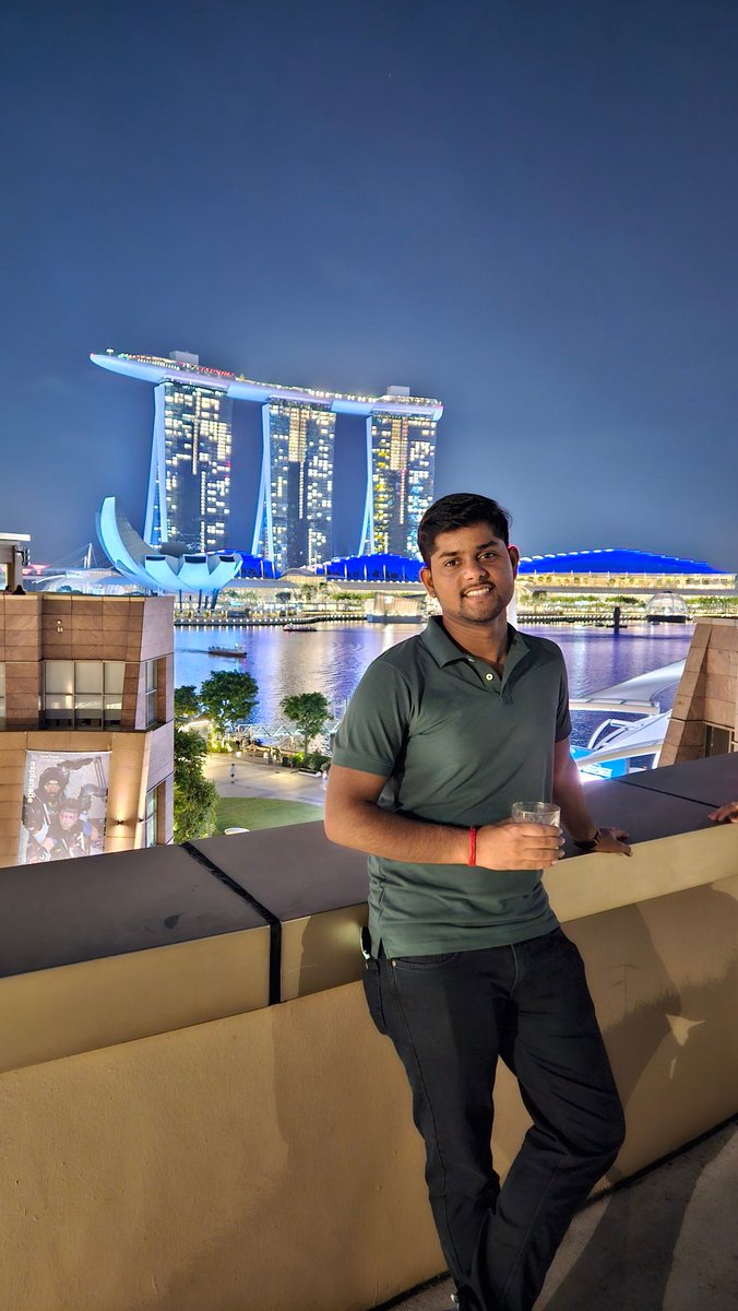 shashank_iter's tweet image. Last month was fun, travelled to Singapore 🇸🇬, had some crazy fun, learnt AI and Business, roamed around in streets trying food and embracing culture. 
It&apos;s so safe, cool and this country sleeps at 11 PM.
