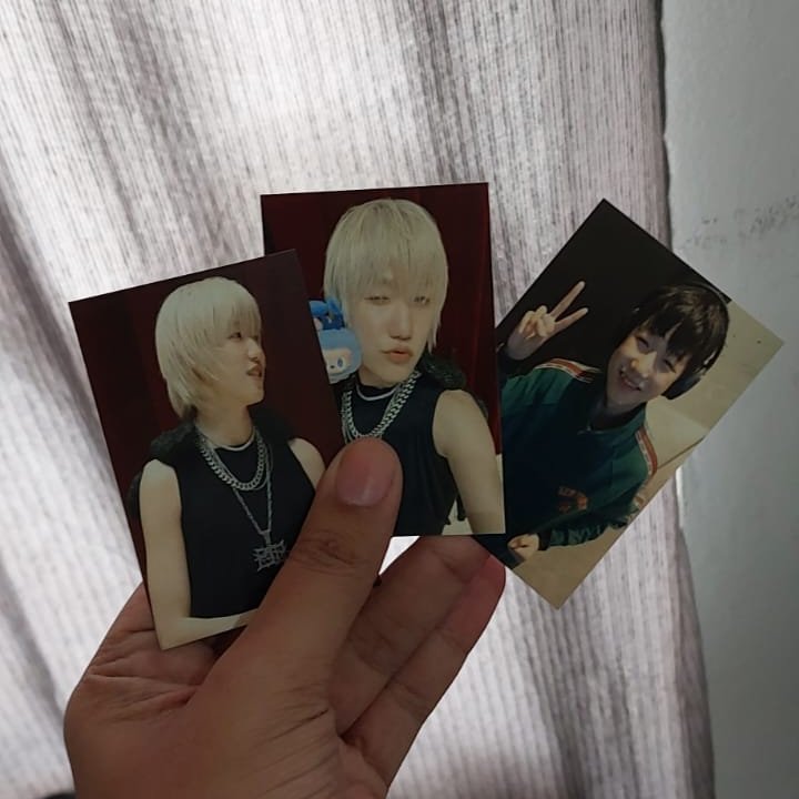 WTFJ0STEN's tweet photo. feedback positivíssimo pra minha querida @HobariKstore  por ter me vendidos meus queridos do p1h... mesmo tendo me entregado em mãos, teve o cuidado de mandar tudo embaladinho 😭 (quase chorei com o baby seob https://t.co/9ObRSZb490
