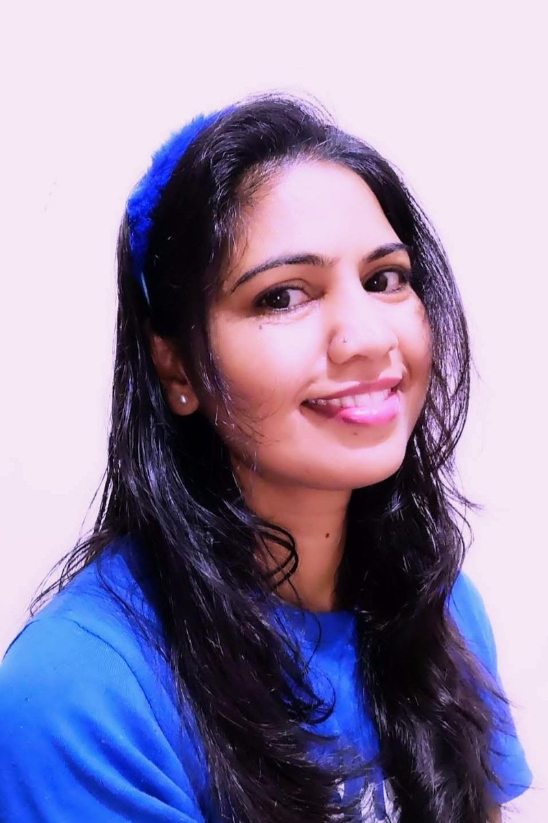 Iam_KiranK1's tweet image. मुस्कुराना कौन सा मुश्किल है जानाँ
सोच लूँ तुमको तो खिल उठते हैं ये लब

- किरण के.
#WorldSmileDay 😊