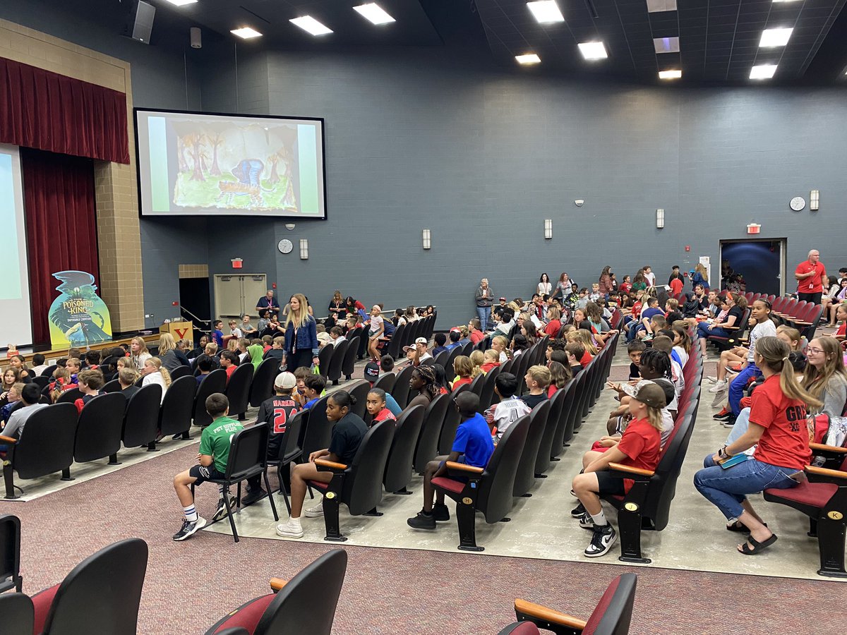 How neat that our FOXES connected with a bestselling author from the UK this morning! <a href="/Yorkville115/">Yorkville Community Unit School District 115</a> <a href="/randomhousekids/">Random House Children's Books</a> #Literacy #StudentEngagement 🦊📚