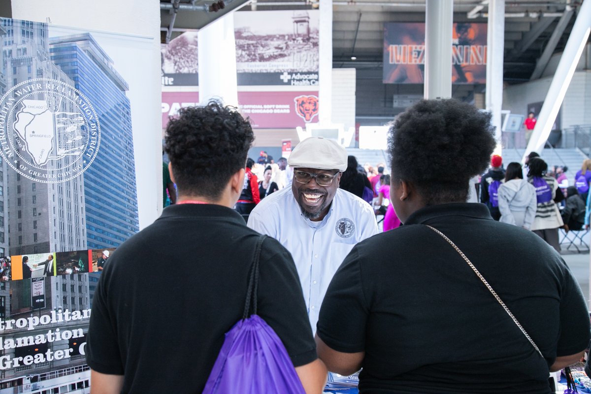 ChiPubSchools's tweet image. 🎓🏈 Tackling the next step toward their college &amp;amp; career goals, our students brought their A-game at today’s @Chiftblclass HBCU College Fair, applying onsite &amp;amp; connecting with 30+ schools across the country! #TheBestAreWithCPS @CPSCareerReady