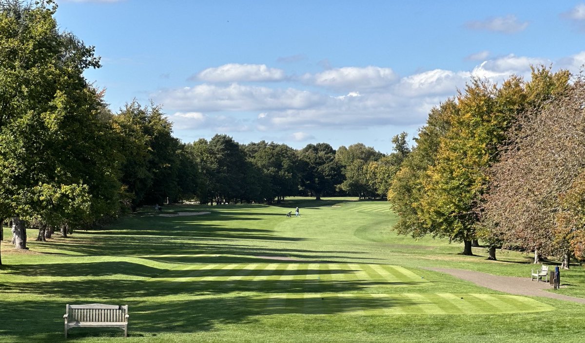 Autumns definitely hit this week. Leaves are going yellow and the fairways are getting bayed up. Still looking fantastic out there ⁦⁦<a href="/LeeMarch8/">Lee March</a>⁩ and team 👏👏👏⁦<a href="/TurfCare_IRL_UK/">TurfCare</a>⁩ ⁦<a href="/T2GBentgrass/">Tee-2-Green</a>⁩ ⁦<a href="/PlantFoodCo/">Plant Food Company</a>⁩ ⁦<a href="/beaconsfield_gc/">Beaconsfield Golf Club</a>⁩