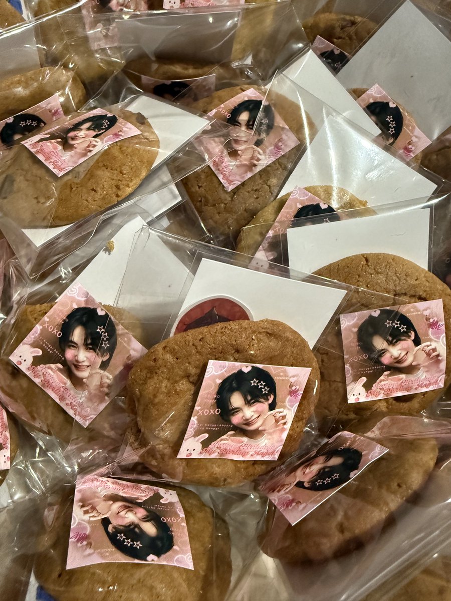 ohmyhanniee's tweet photo. ✨ for my jeonghannie’s birthday, sharing a little love through cookies hihi 🍪

if pupunta kayo megamall later for #SoundsofYoon hanapin niyo si cookie fairy✨

and magdala me onti around moa arena for my elfcarat moots na masasalubong 🤗💙 https://t.co/j6nyRT1Hdr