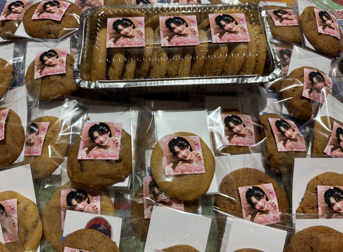 ohmyhanniee's tweet photo. ✨ for my jeonghannie’s birthday, sharing a little love through cookies hihi 🍪

if pupunta kayo megamall later for #SoundsofYoon hanapin niyo si cookie fairy✨

and magdala me onti around moa arena for my elfcarat moots na masasalubong 🤗💙 https://t.co/j6nyRT1Hdr
