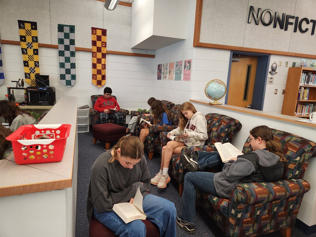 Today we launched our new Enrichment Friday program during Learning Seminar. Students were able to sign up for an activity they enjoyed where they can build community with students and staff. From silent reading to karaoke, there's truly something for everyone.