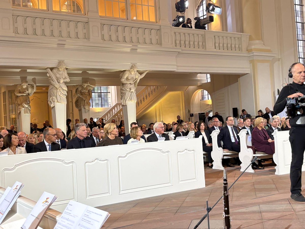 BelBotschaft's tweet image. 🇧🇪🤝🇩🇪

Es war mir eine große Ehre, heute in Saarbrücken an den Feierlichkeiten zum Tag der Deutschen Einheit teilzunehmen. Ein starkes Zeichen für europäische Verbundenheit und Freundschaft.

#TagDerDeutschenEinheit #Saarland #ZukunftDurchWandel #3Oktober