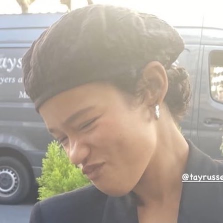 taysrussell's tweet photo. beret baby https://t.co/WxQMiw6ONl