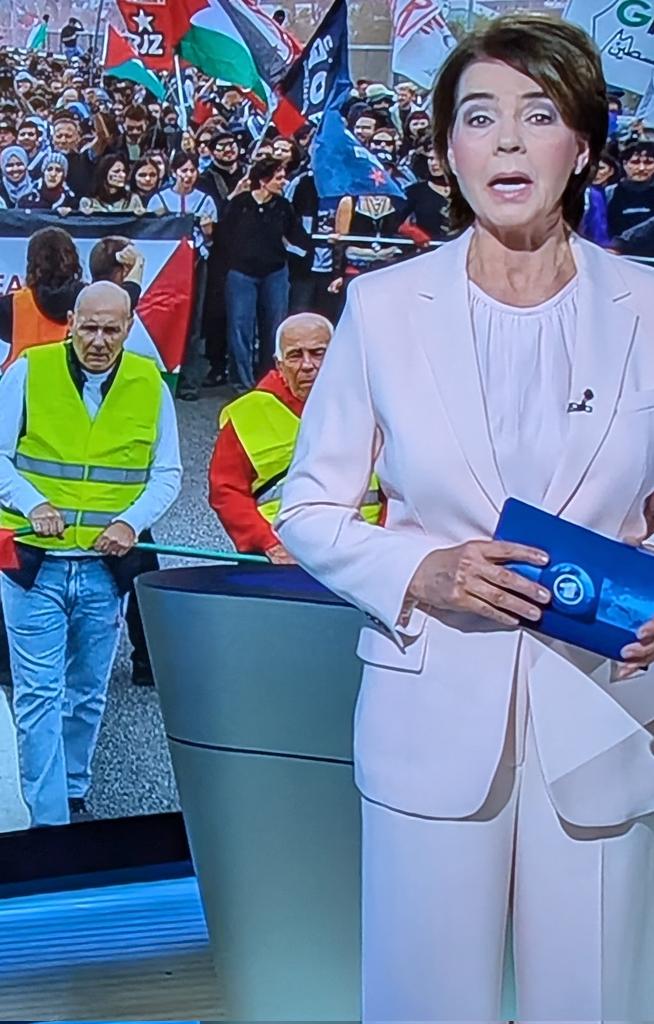 stop der gaza flotte, heißt es
ein extrem schäbiger journalismus, pfui
ein journalismus ohne bezug für die bevölkerung