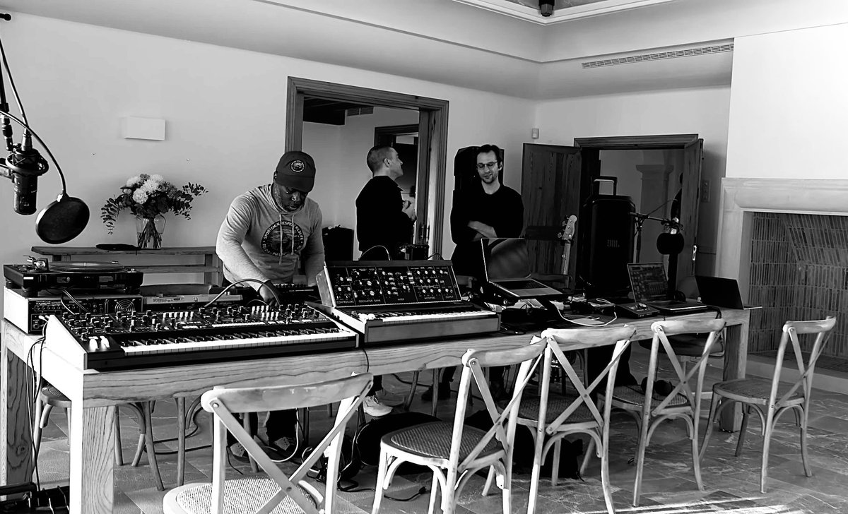 IN A PERFECT WORLD 

SPAIN 2025

SHOP NOW YEEZY.COM