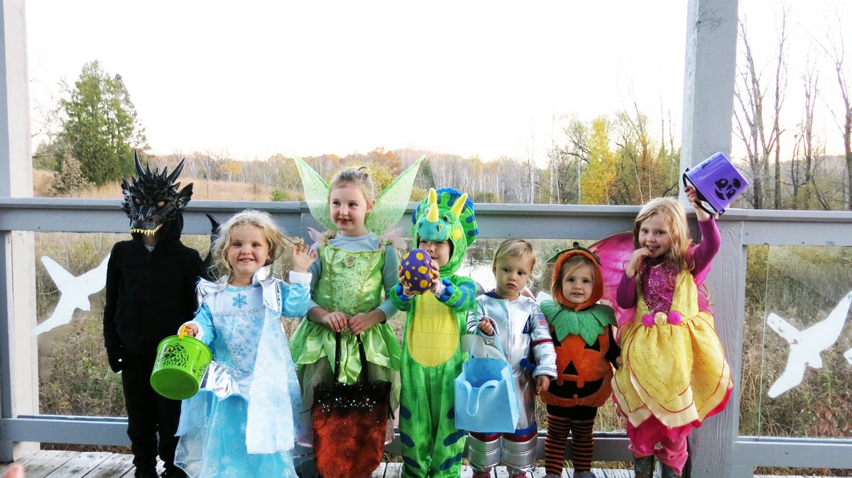 It’s almost time for our Riveredge trick-or-treat event, Trails and Treats (Friday, 10/24)! Grab your costumes and flashlights and prepare for spooky (but not scary) fun on the trails! 
riveredgenaturecenter.org/event/trails-t…