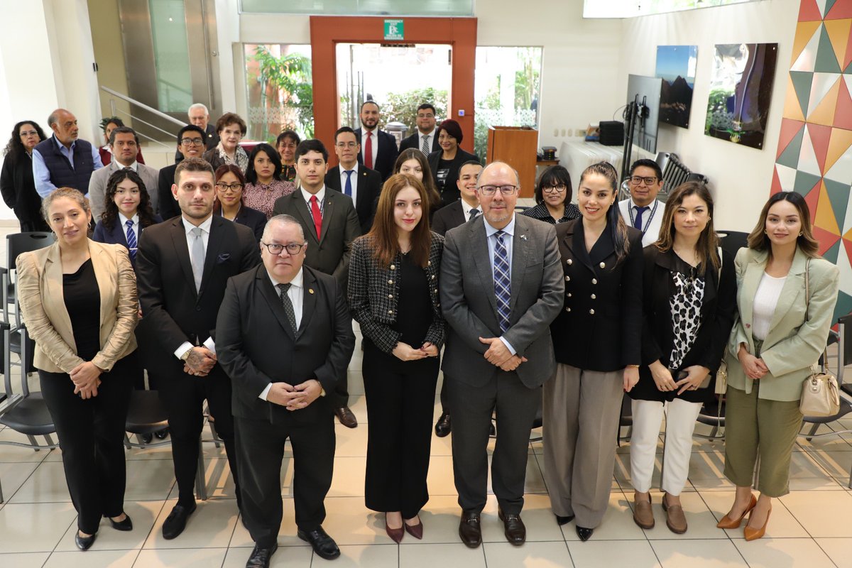 MinexGt's tweet photo. 🏛️| Funcionarios de la Dirección General de Relaciones Internacionales Bilaterales del @MinexGt recibieron la conferencia “Incidencia estratégica desde Dubái a Delhi para Guatemala”, impartida por Gustavo Rodríguez Azpurú, Presidente Ejecutivo de la Cámara de Comercio e Inversión India-Guatemala (IndiaCam). La actividad fue coordinada por la Academia de Diplomacia "Antonio José de Irisarri" de la Cancillería.
