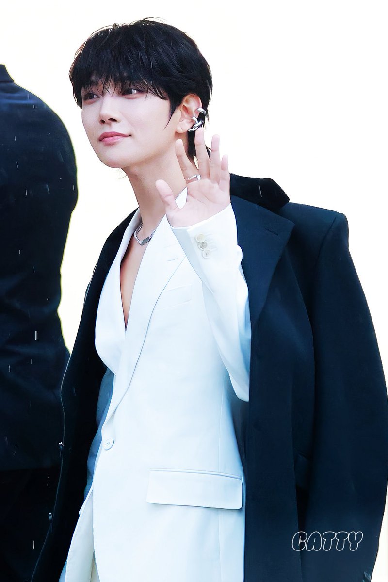 251003

#JOSHUAxGIVENCHY 
#ParisFasionWeek 
#GivenchySS26 
#세븐틴 #SEVENTEEN 
#洪知秀 #조슈아 #Joshua 
<a href="/pledis_17/">세븐틴(SEVENTEEN)</a> <a href="/givenchy/">Givenchy</a>