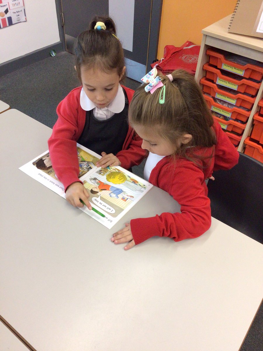 Working together with our reading buddies! 📚