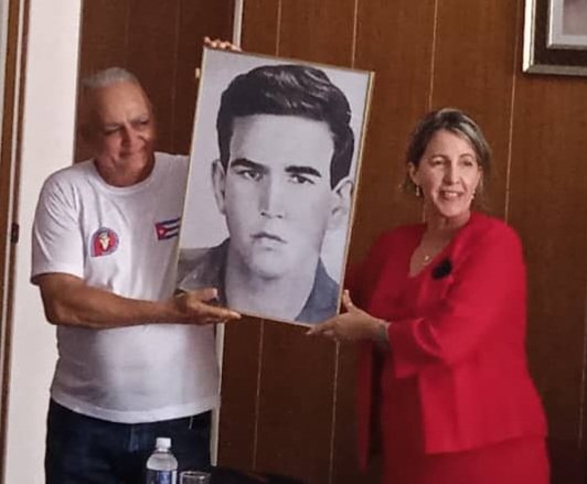 Agradecemos la oportunidad de compartir una jornada de tanta sensibilidad y compromiso con la Educación♥️
Éxitos para la Cátedra honorífica "Manuel Ascunce"🌹
Otra realización del Destacamento Pedagógico
Otro encuentro con la obra de #Fidel
Orgullo de #CubaMined🇨🇺