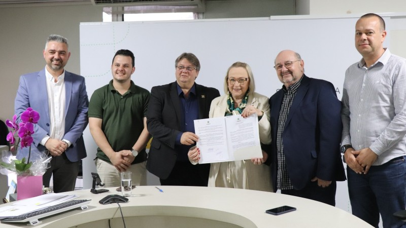 Governo do Estado destina R$ 2,1 milhões para obras em estabelecimentos de saúde de Redentora, Glorinha e Mostardas

As portarias foram assinadas pela secretária da Saúde, Arita Bergmann, nesta quinta-feira (2/10)

saude.rs.gov.br/governo-do-est…