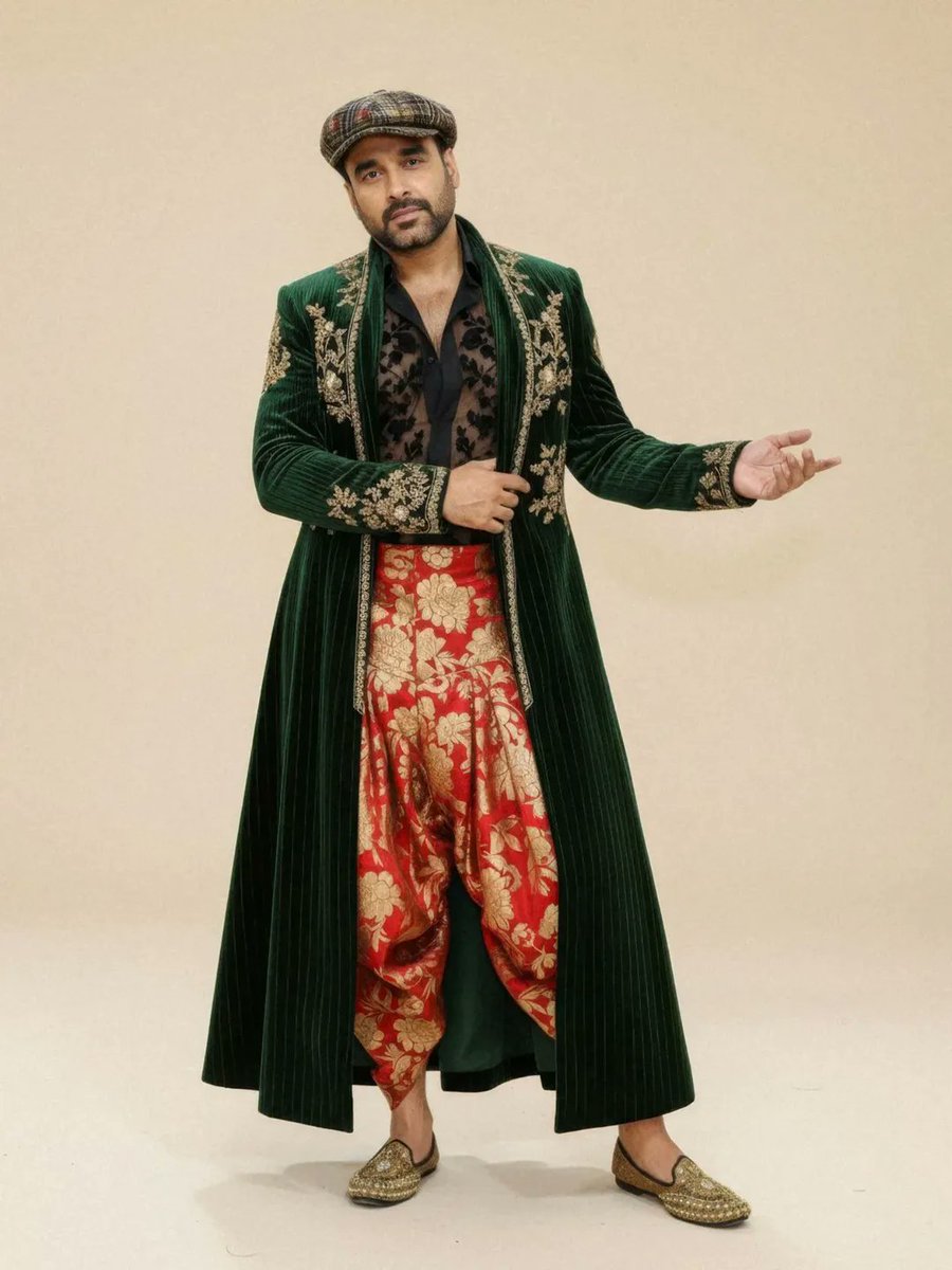 radiocityindia's tweet image. Pankaj Tripathi just dropped a new look and we can&apos;t get enough of it! 
What are your thoughts? 

#pankajtripathi