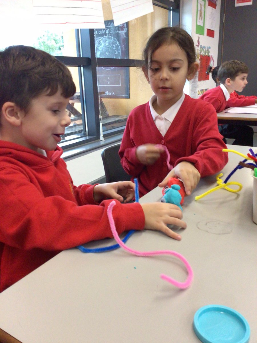 Making aliens linked to our literacy book… Man on the moon! 👽 🌙