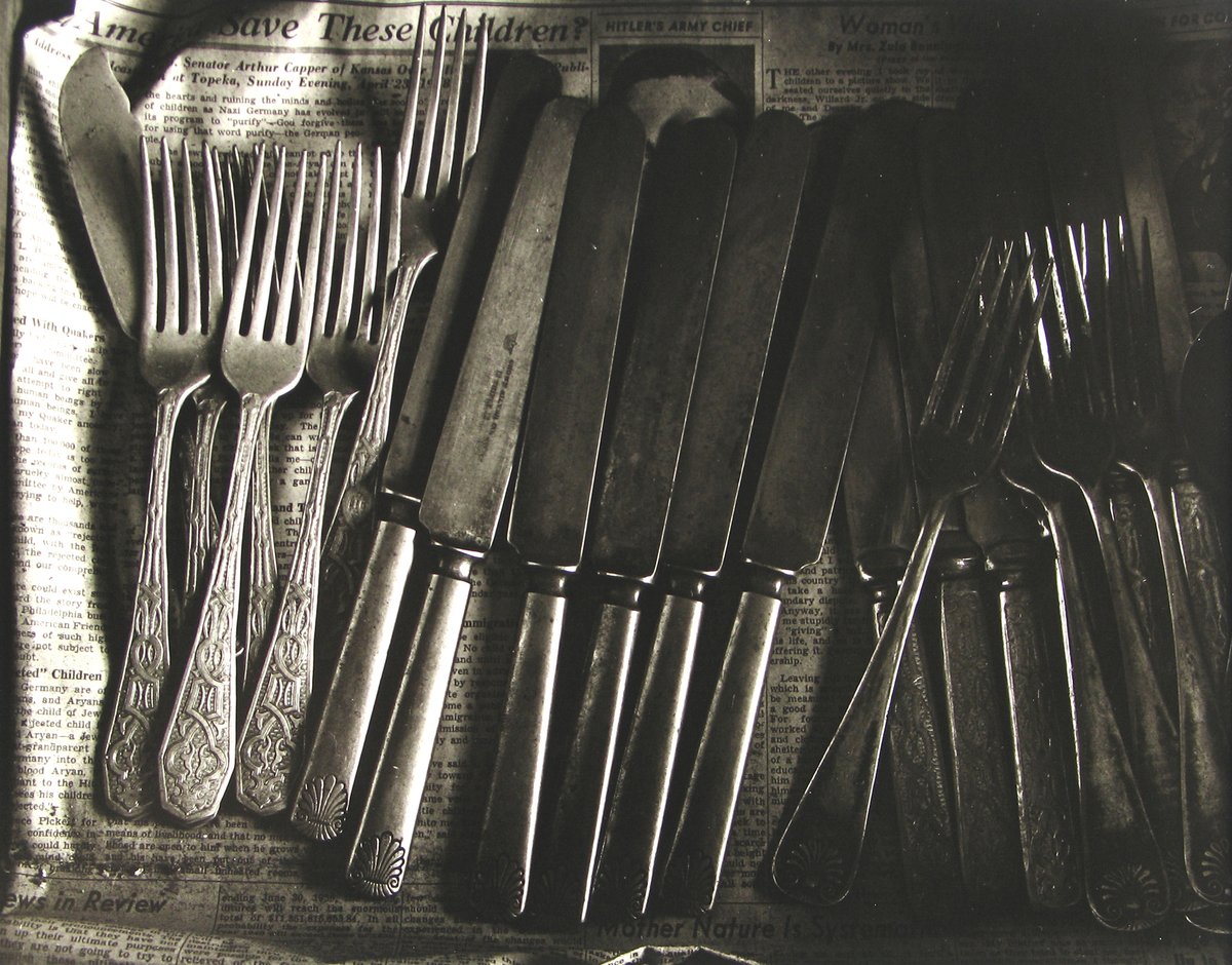 📸 Wright Morris.
Silverware, 1947.