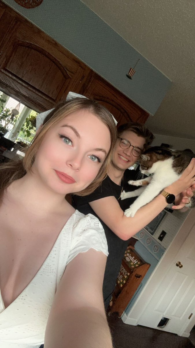 Sarah tweet media