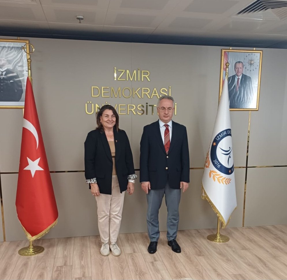 KocaogluSevgi's tweet photo. Eğitim-Bir-Sen İzmir 2 No’lu Şube olarak,  İzmir Demokrasi Üniversitesi Rektörlüğüne atanan Sayın Prof. Dr. Selim Hasanoğlu’na hayırlı olsun ziyaretinde bulunduk
Şehrimize ve üniversitemize değer katacağına inandığımız Sayın Rektörümüze yeni görevinde başarılar diliyoruz. https://t.co/KUgHRMR9nJ