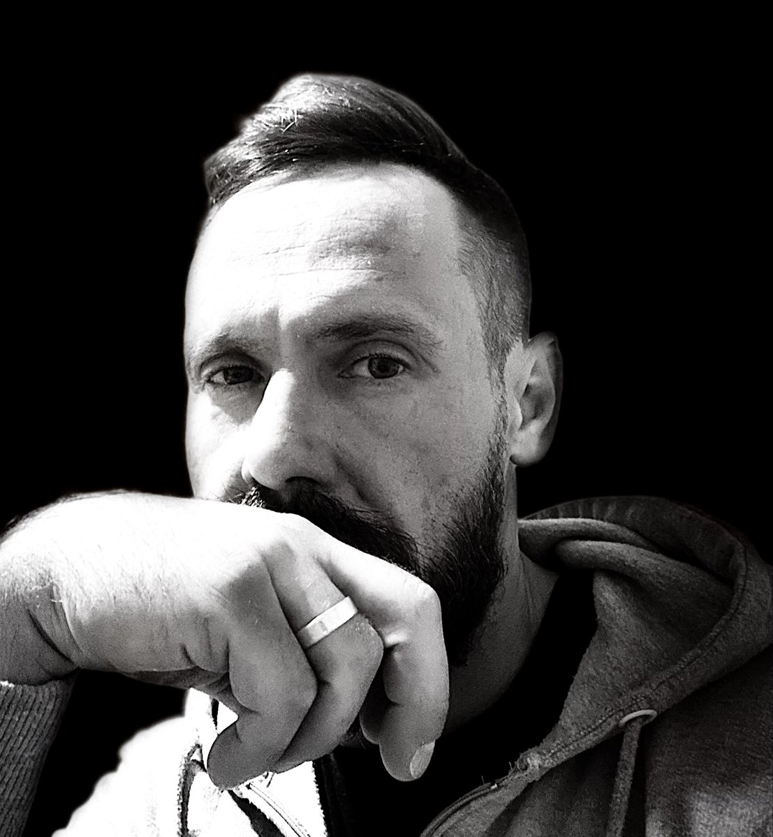 ubiquity11's tweet image. Gnight 🌌🤔

How to cope with the constant flow of thoughts that consume me deeply...
#goodnight #photographer #FridayThoughts