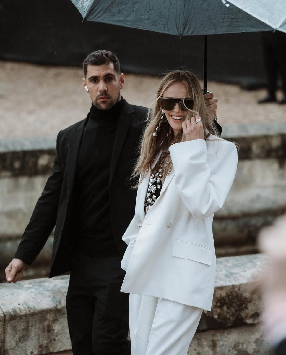 badpostcharlize's tweet photo. charlize theron attends the givenchy womenswear spring/summer 2026 https://t.co/S7T0Diwpwi