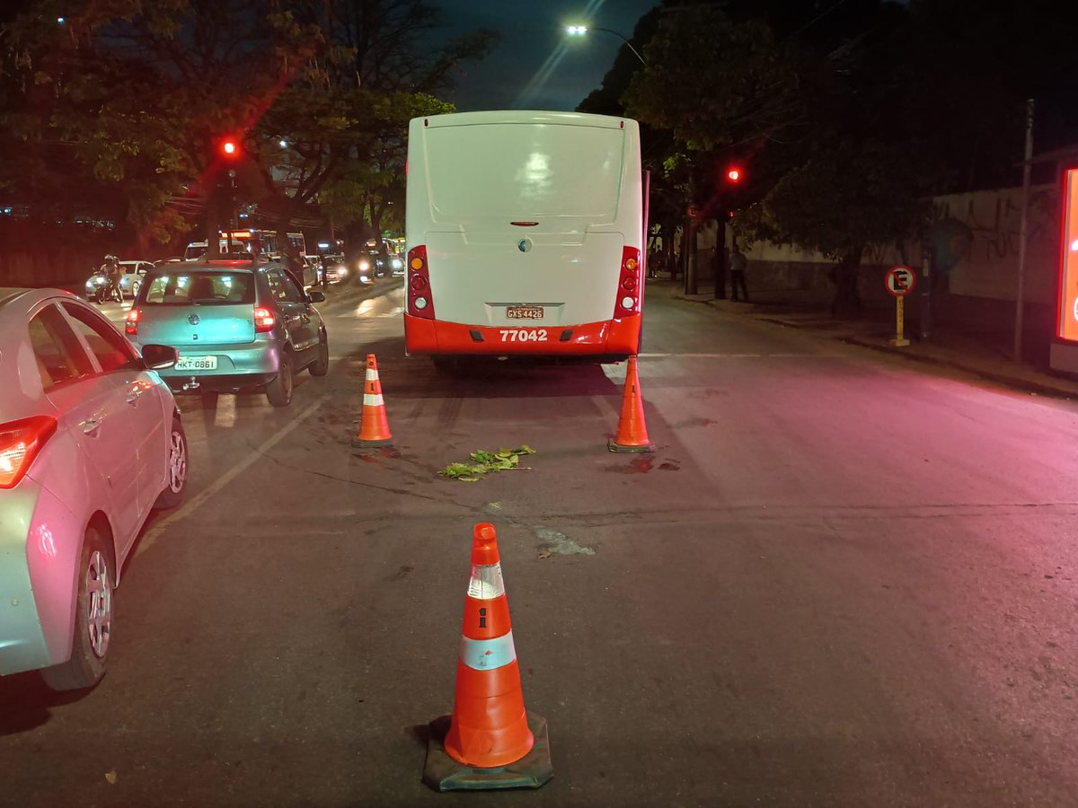 ⚠️Veículo com problema mecânico
21h01 Veículo com problema mecânico na Av. Amazonas sentido bairro próx. ao Expominas. Veículo aguarda reboque.