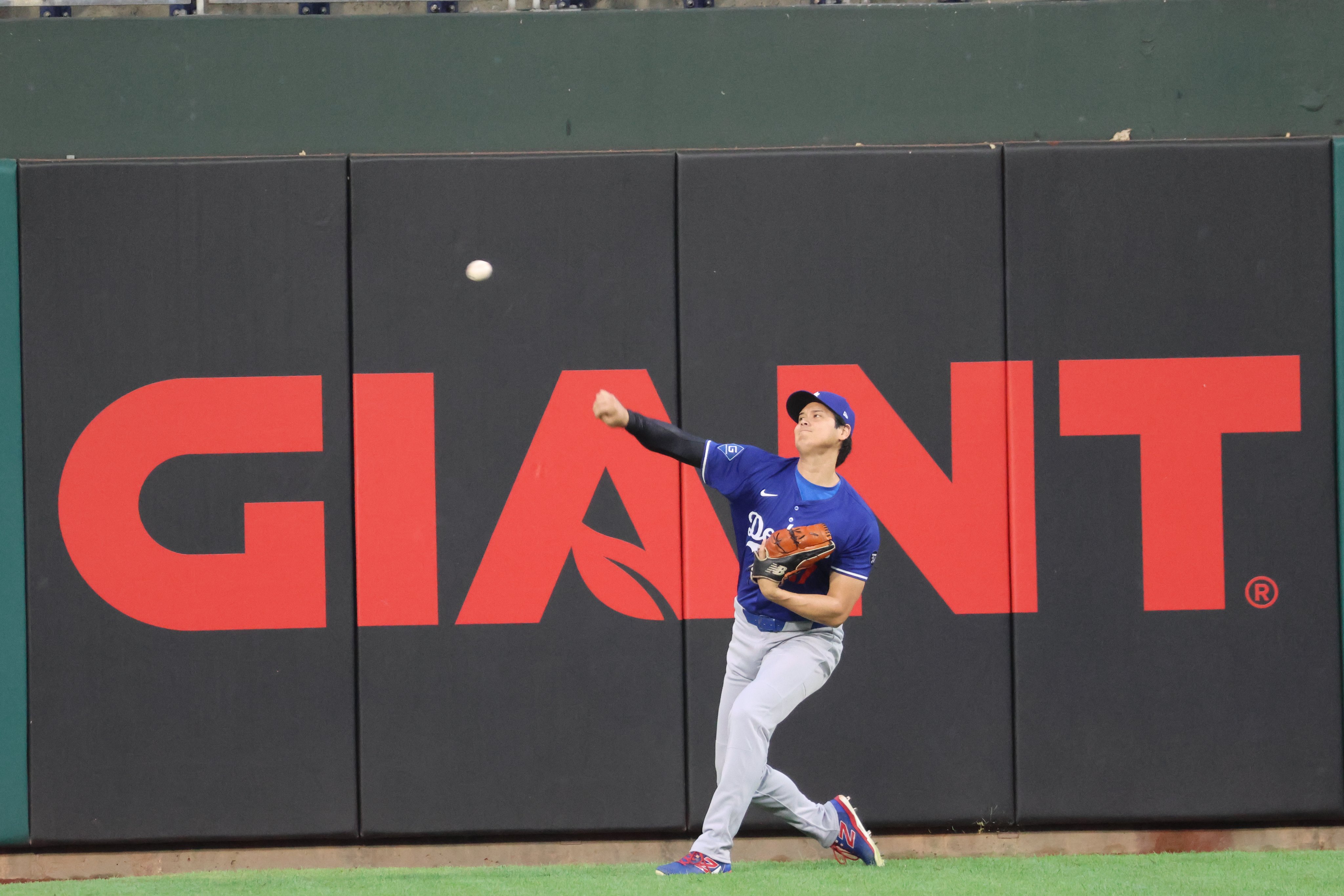 特大 等身大 ダルビッシュ MLB 球団支給 本物 球場バナー 野球 スポーツ 特大 等身大 ダルビッシュ MLB 球団支給 本物 球場バナー 野球