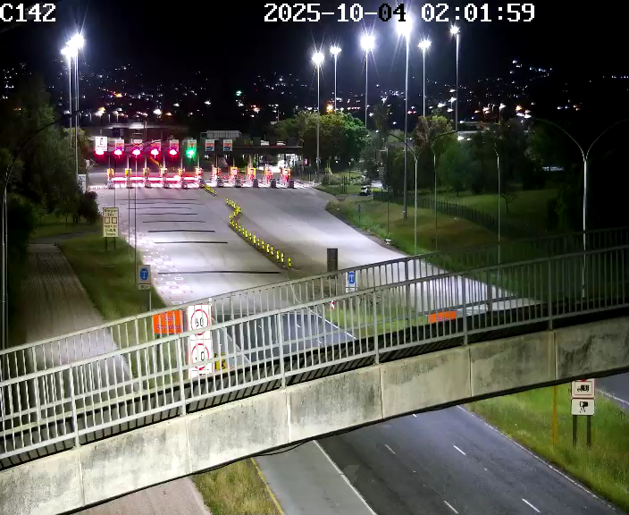 CapeTownFreeway's tweet photo. Update:Road Closure due to Vehicle Alight N1 Inbound @ Hugenote Tunnel and N1 Outbound @ Toll Plaza, use alt route #SpeedKillsFacts https://t.co/D9fy6sRu9s