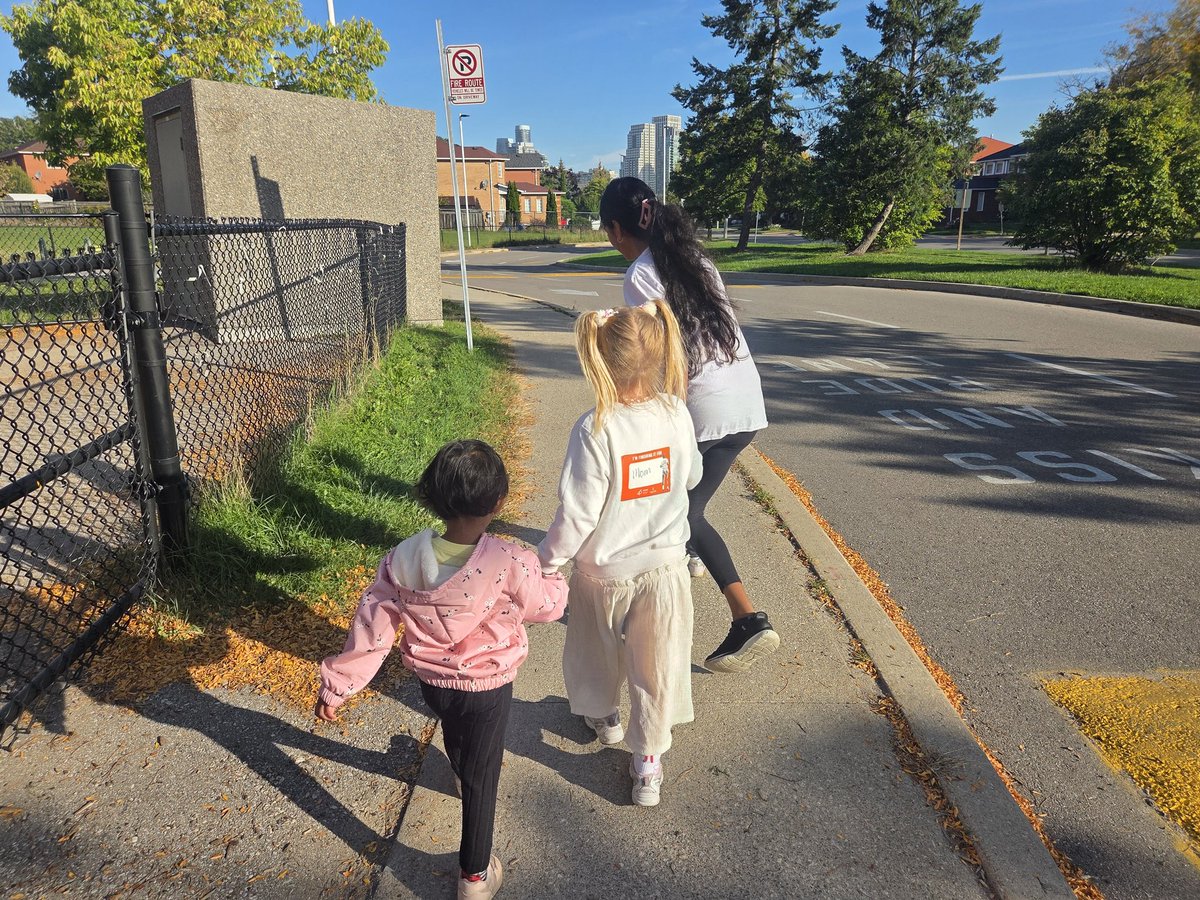 StPhilipDPCDSB's tweet image. Beautiful sunny day for running and walking for a great cause. #runforhope Thank you  Ms. DaSilva &amp;amp; @BerlingieriD for organizing our Terry  Fox 🏃🏽‍♀️ 🏃🏾‍♂️  #TerryFox #run45 @DPCDSBSchools
