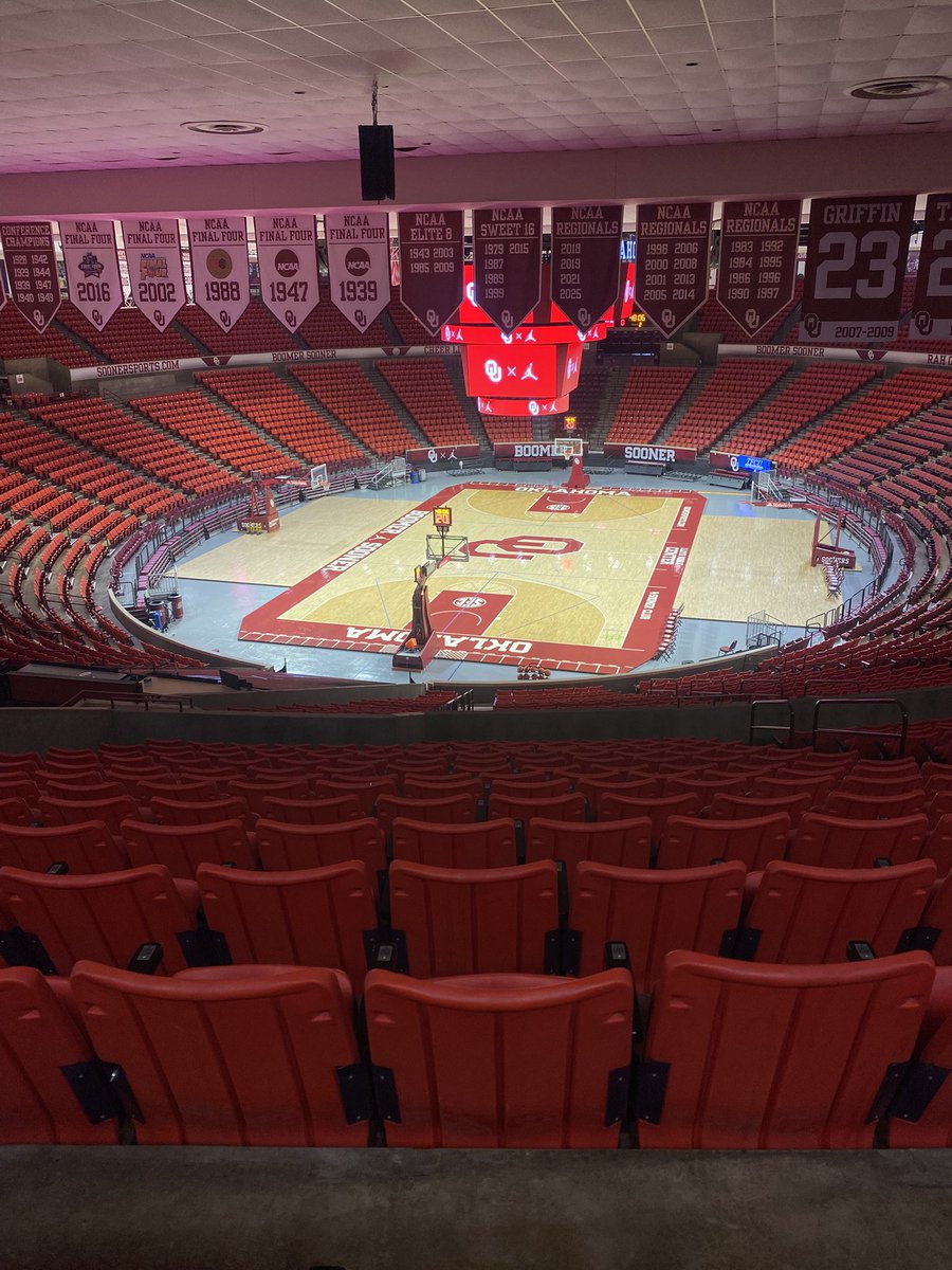 Shoutout to <a href="/OU_MBBall/">Oklahoma Basketball</a> for letting us watch practice today! Always great to catch up with our guy <a href="/kuol_atak/">Kuol Atak</a>!