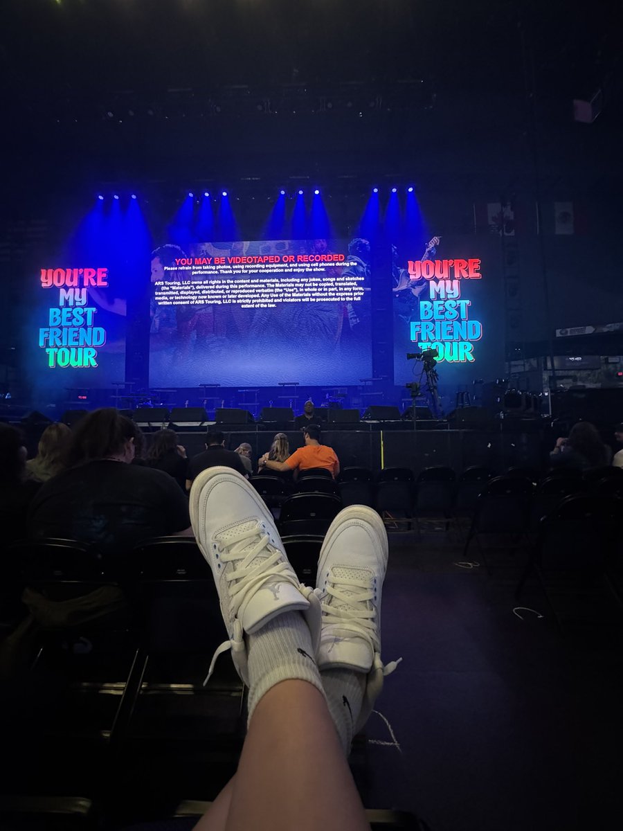🎤 ADAM SANDLER &gt; POOLSIDE 🏊‍♂️
#VanAndelArena